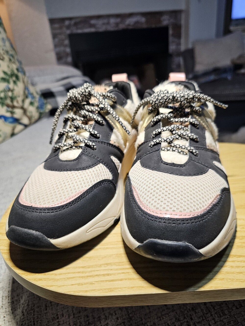 POSH By Poelman Women’s Sneakers Size 39 Cream Black, Pink Animal Print Sherpa